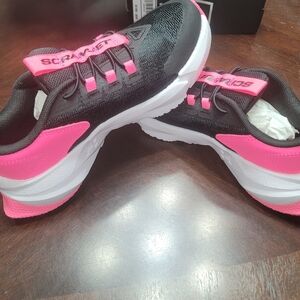 Under Armour girls Scramjet shoes.  Brand new in box  youth size 1.5